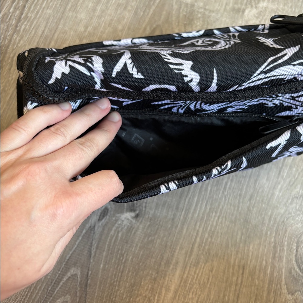 Vera Bradley small travel cosmetic bag - Picture 6 of 7